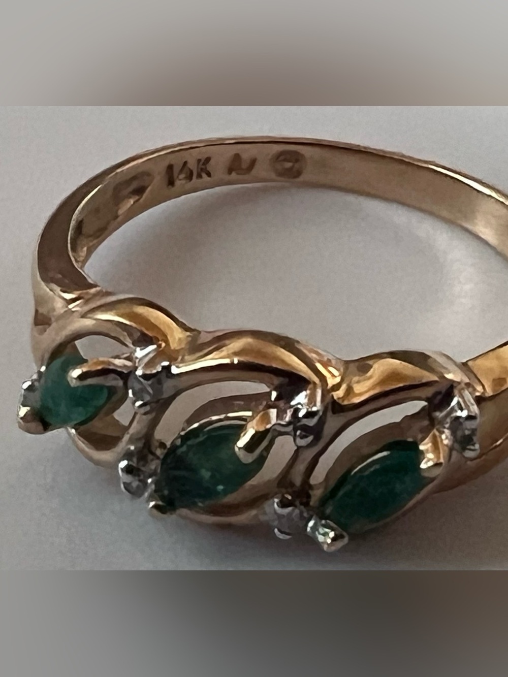 6.5-7  14K yellow gold Emerald Diamond dainty Cocktail Ring 1980s vintage 2.3g